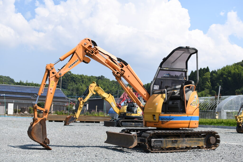 ヤンマー油圧ショベルB2-5 側溝堀 3182hr